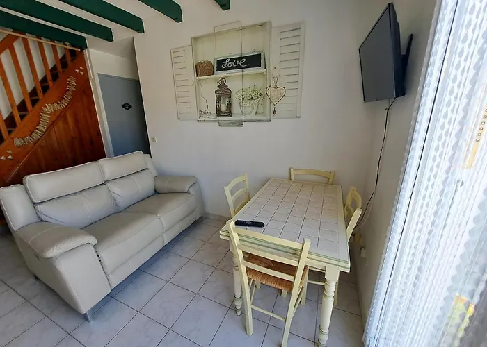 Mas Provencal T4 Climatise Avec Parking Et Jardinet