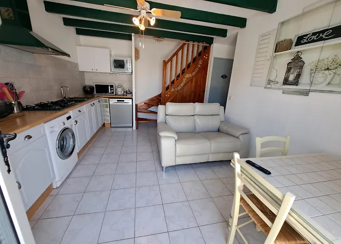 Mas Provencal T4 Climatise Avec Parking Et Jardinet