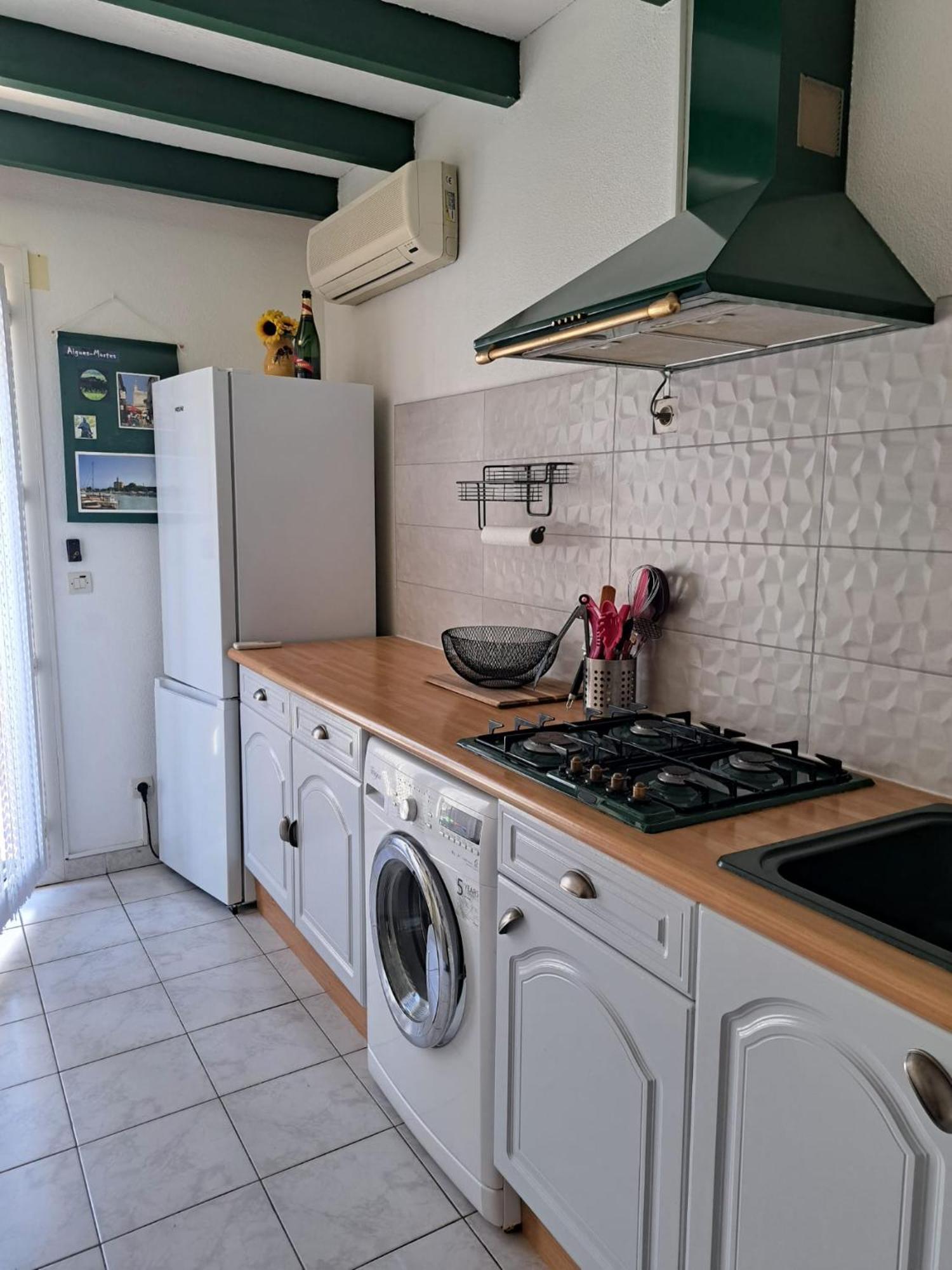 Holiday home Mas Provencal T4 Climatise Avec Parking Et Jardinet Aigues-Mortes