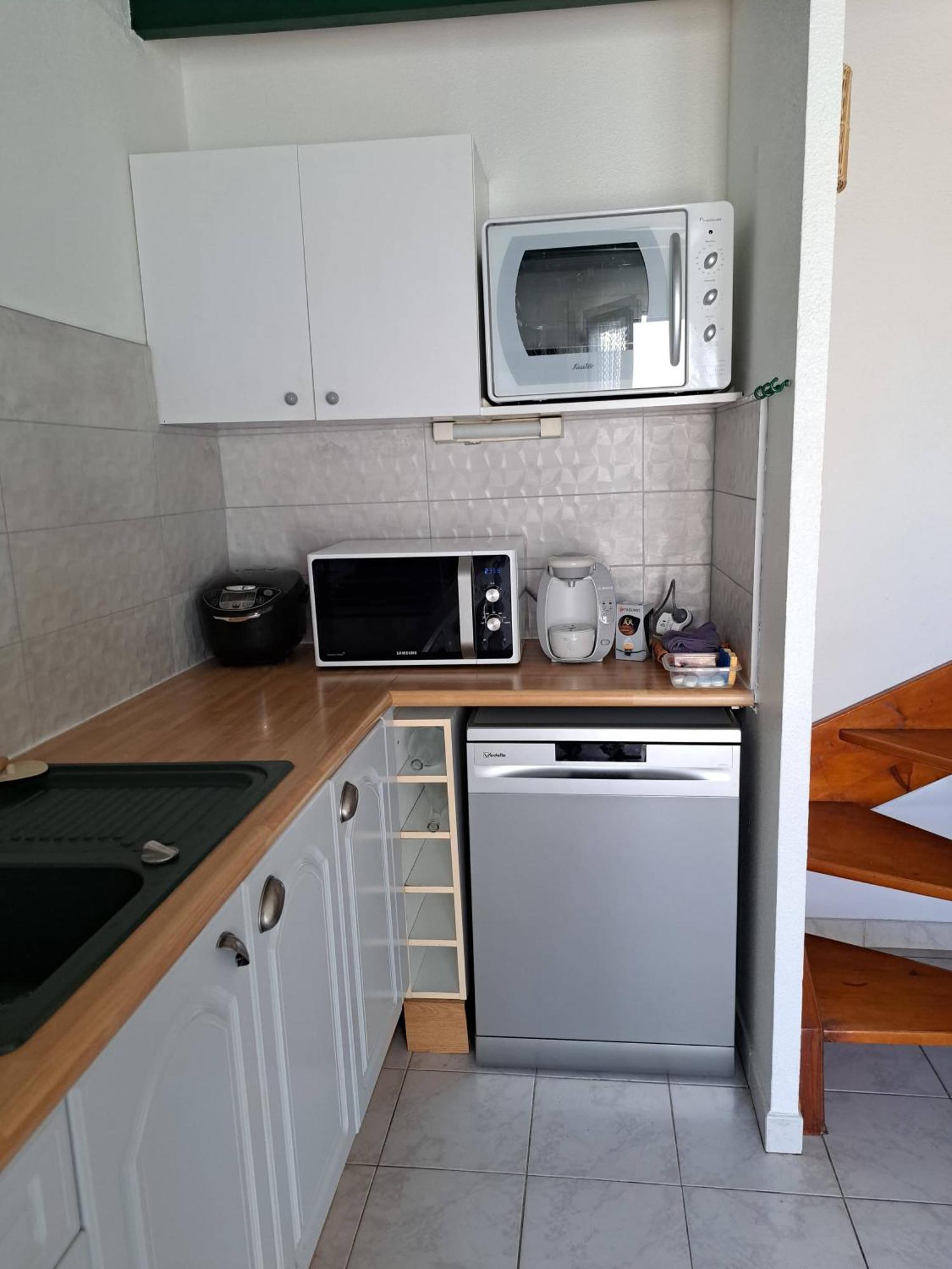 Mas Provencal T4 Climatise Avec Parking Et Jardinet *